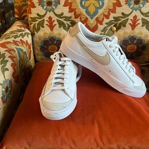 Nike blazer low
